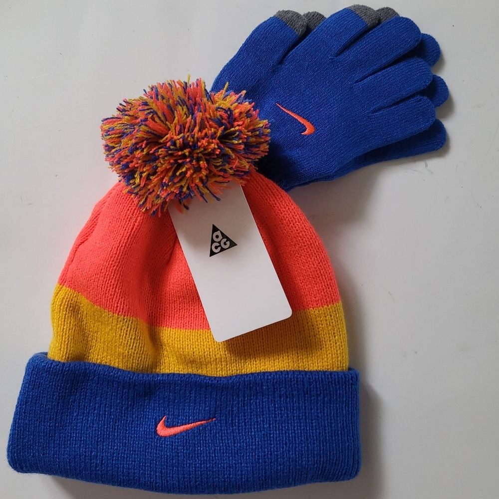 Nike ACG 2pc hat & gloves Set Kds size 8/20 Multicolor